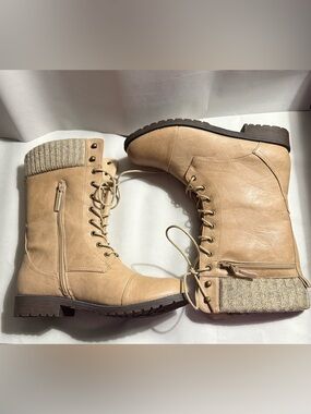 NWOB Daily Shoes Women’s Boots Size 10 Taupe with Pockets! Faux Leather